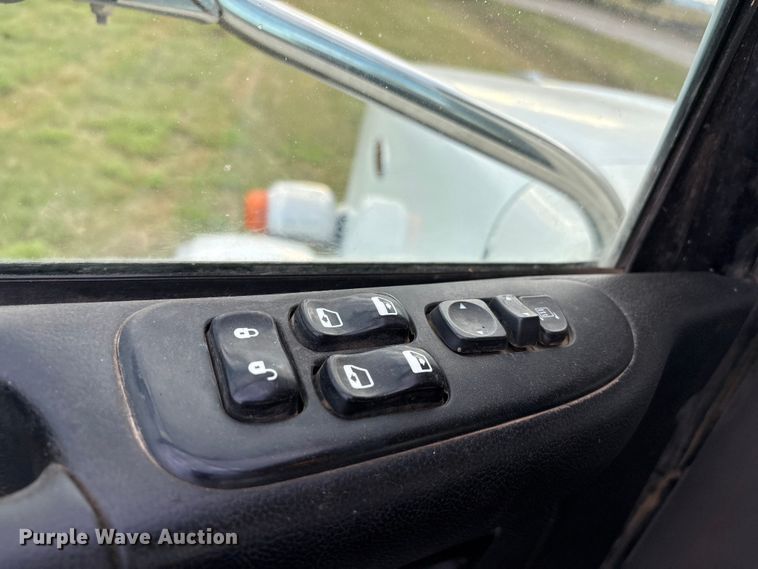 image for item EF6070 2017 Peterbilt 367 semi truck