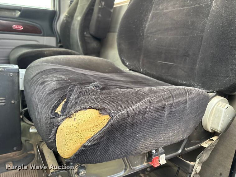 image for item EF6070 2017 Peterbilt 367 semi truck