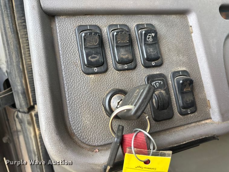 image for item EF6070 2017 Peterbilt 367 semi truck