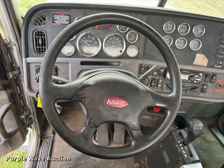 image for item EF6070 2017 Peterbilt 367 semi truck