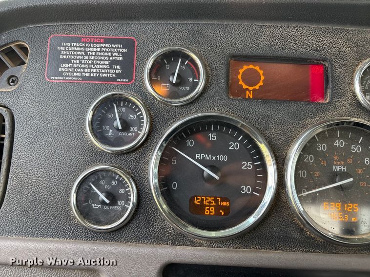 image for item EF6070 2017 Peterbilt 367 semi truck