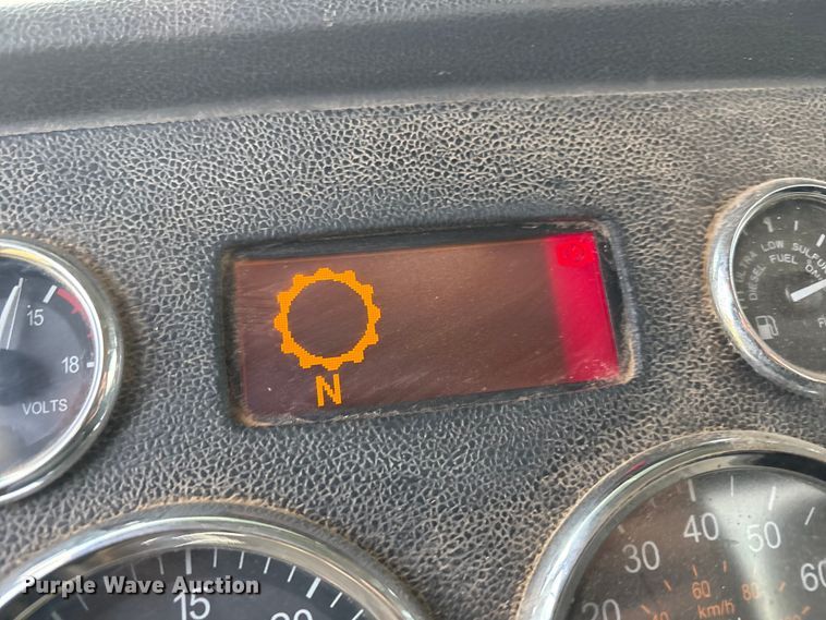 image for item EF6070 2017 Peterbilt 367 semi truck