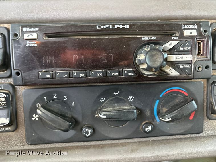 image for item EF6070 2017 Peterbilt 367 semi truck