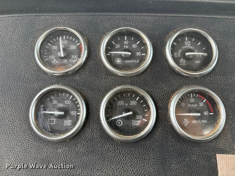 image for item EF6070 2017 Peterbilt 367 semi truck