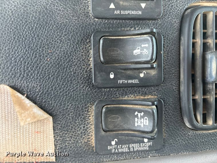 image for item EF6070 2017 Peterbilt 367 semi truck