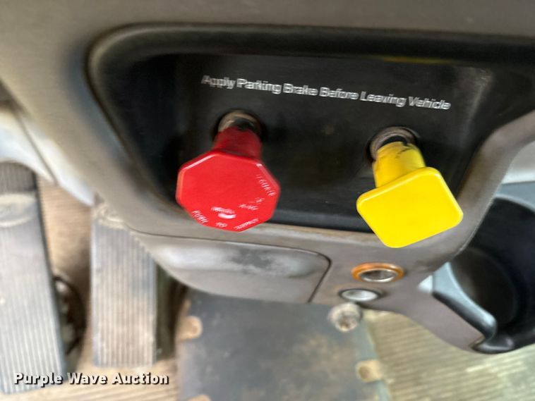 image for item EF6070 2017 Peterbilt 367 semi truck