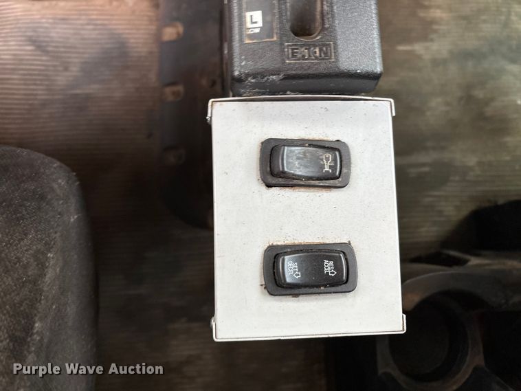 image for item EF6070 2017 Peterbilt 367 semi truck