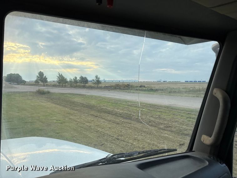 image for item EF6070 2017 Peterbilt 367 semi truck