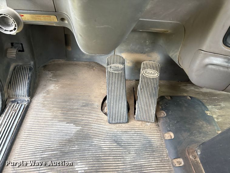 image for item EF6070 2017 Peterbilt 367 semi truck