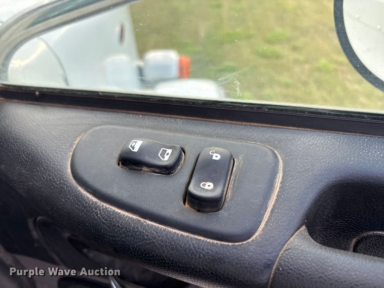 image for item EF6070 2017 Peterbilt 367 semi truck