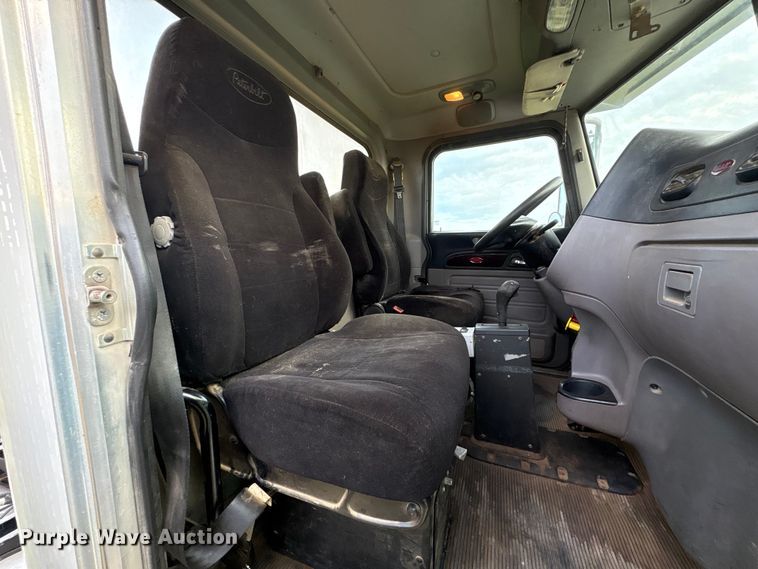 image for item EF6070 2017 Peterbilt 367 semi truck