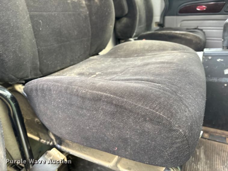 image for item EF6070 2017 Peterbilt 367 semi truck