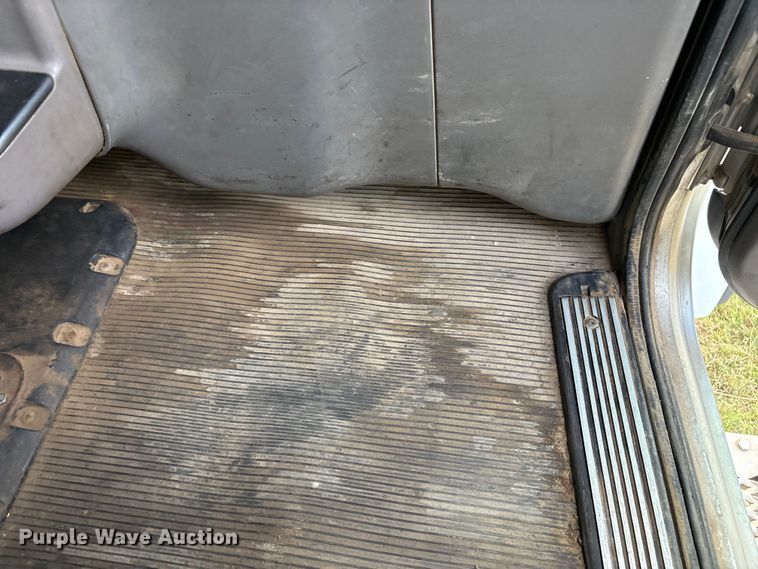 image for item EF6070 2017 Peterbilt 367 semi truck