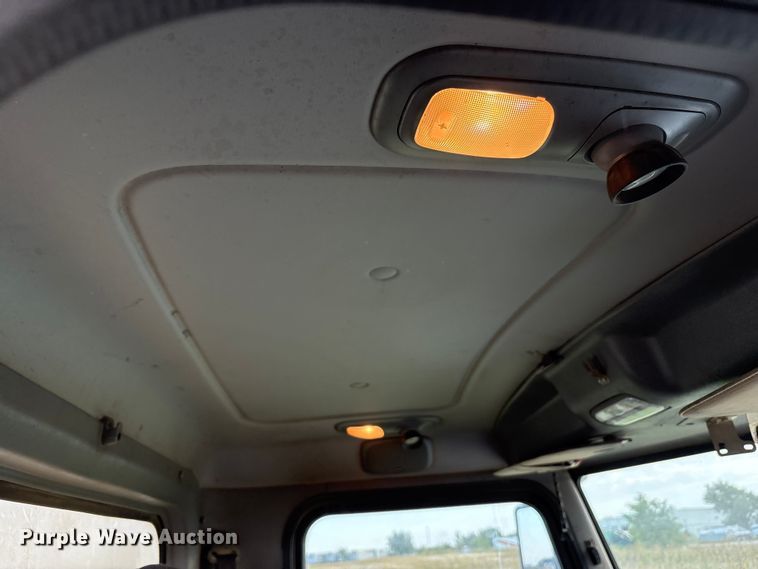 image for item EF6070 2017 Peterbilt 367 semi truck