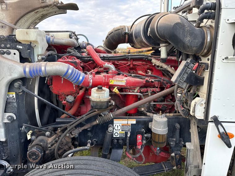 image for item EF6070 2017 Peterbilt 367 semi truck