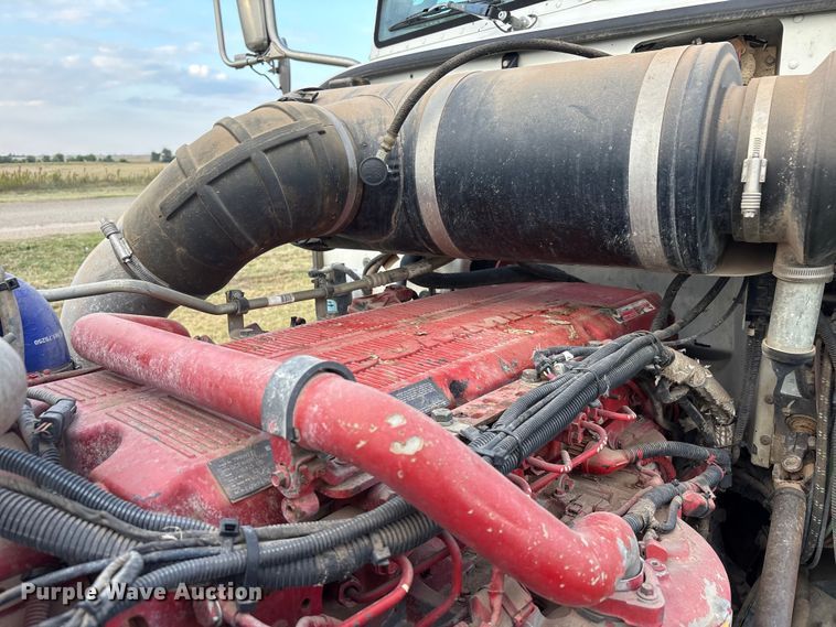 image for item EF6070 2017 Peterbilt 367 semi truck