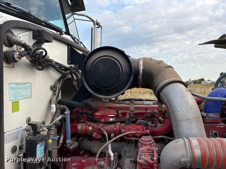 image for item EF6070 2017 Peterbilt 367 semi truck