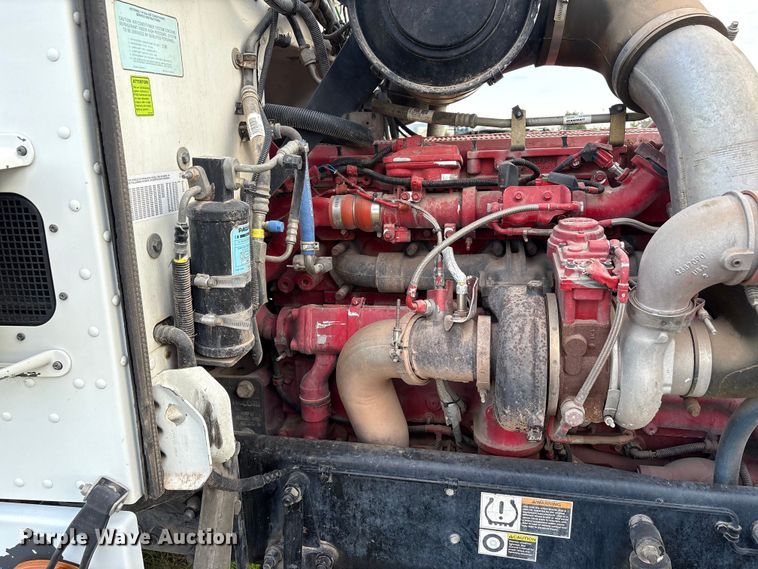 image for item EF6070 2017 Peterbilt 367 semi truck