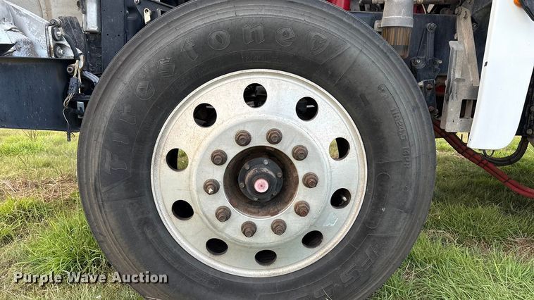 image for item EF6070 2017 Peterbilt 367 semi truck