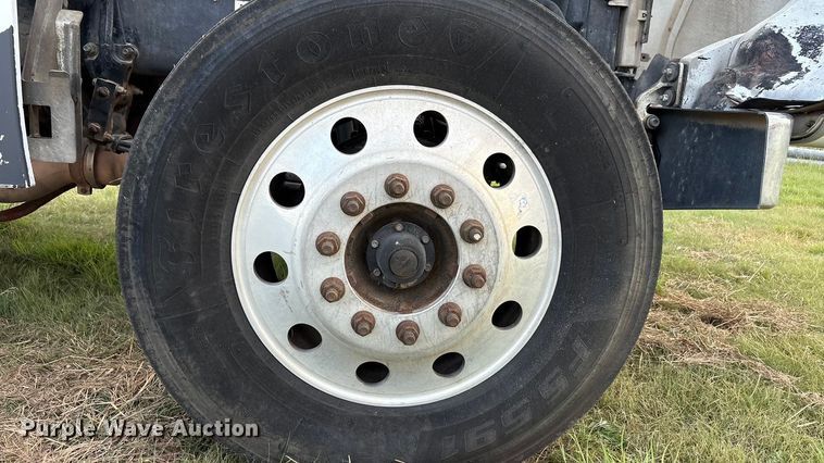 image for item EF6070 2017 Peterbilt 367 semi truck