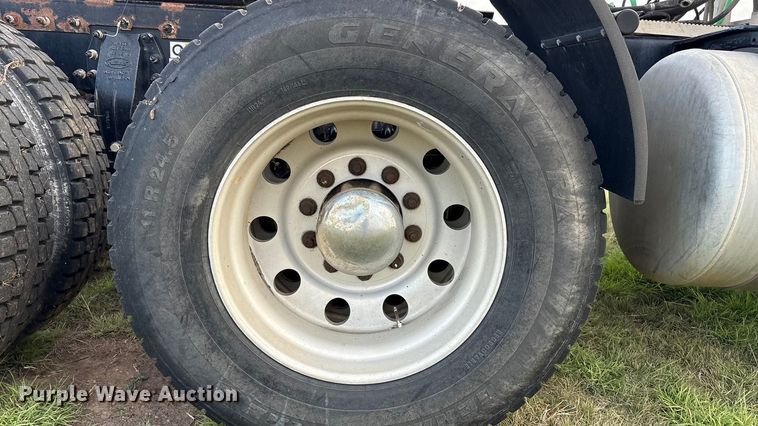 image for item EF6070 2017 Peterbilt 367 semi truck