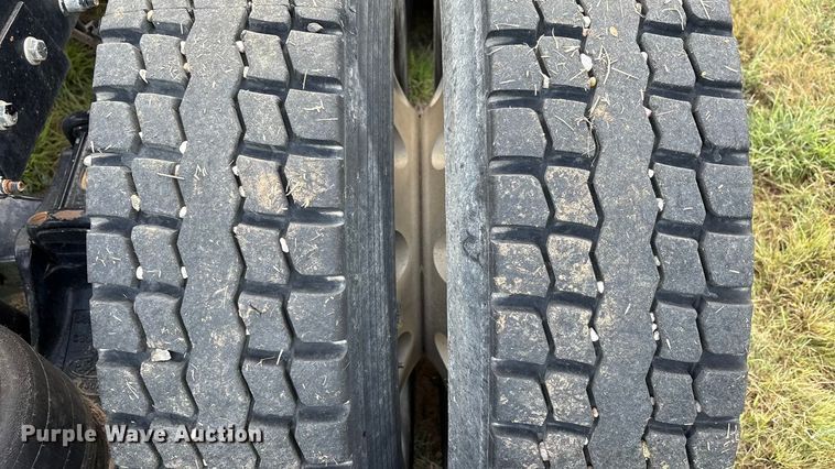 image for item EF6070 2017 Peterbilt 367 semi truck