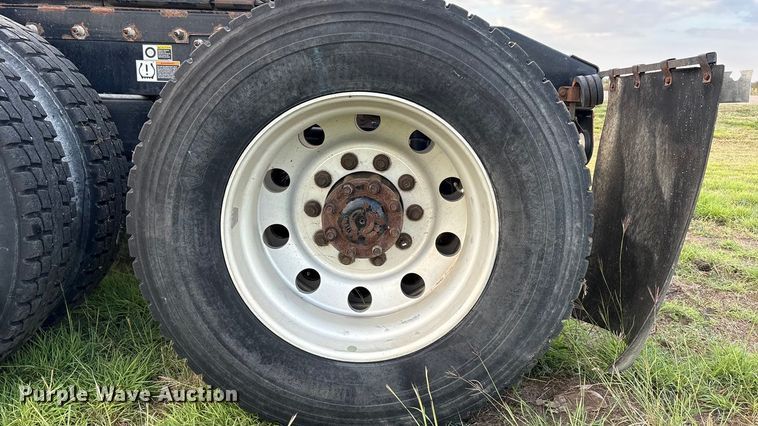 image for item EF6070 2017 Peterbilt 367 semi truck