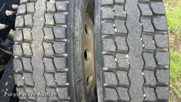 image for item EF6070 2017 Peterbilt 367 semi truck