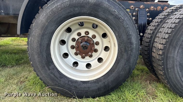 image for item EF6070 2017 Peterbilt 367 semi truck