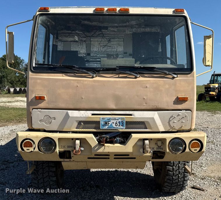 image for item EH7511 2001 Stewart Stevenson M1088A1 flatbed truck