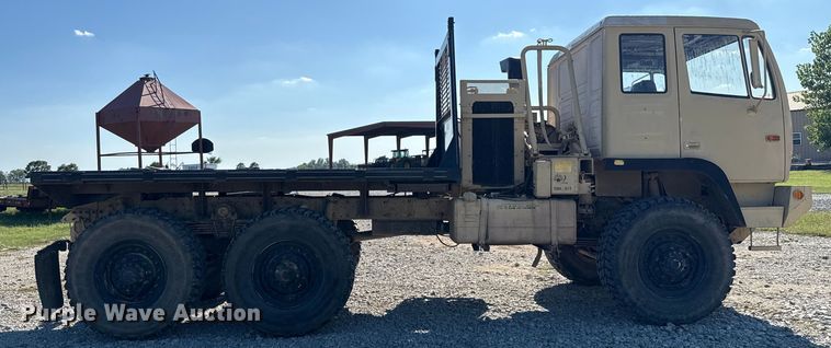 image for item EH7511 2001 Stewart Stevenson M1088A1 flatbed truck