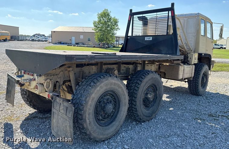 image for item EH7511 2001 Stewart Stevenson M1088A1 flatbed truck