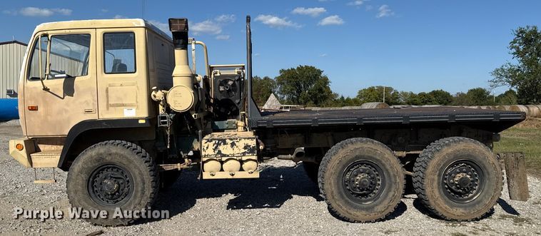 image for item EH7511 2001 Stewart Stevenson M1088A1 flatbed truck