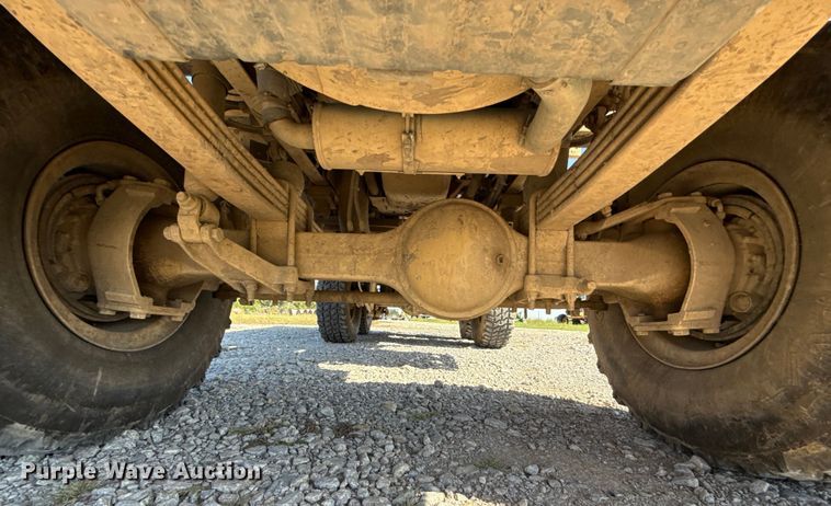 image for item EH7511 2001 Stewart Stevenson M1088A1 flatbed truck