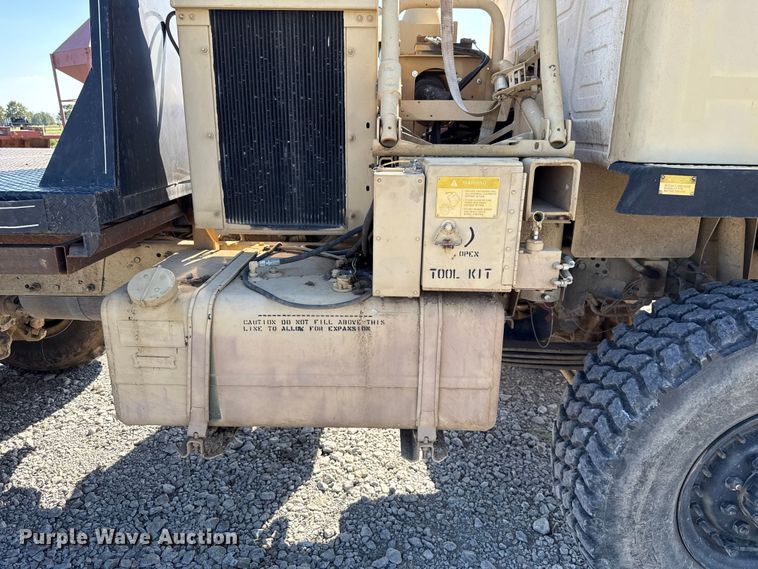 image for item EH7511 2001 Stewart Stevenson M1088A1 flatbed truck