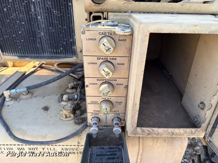 image for item EH7511 2001 Stewart Stevenson M1088A1 flatbed truck