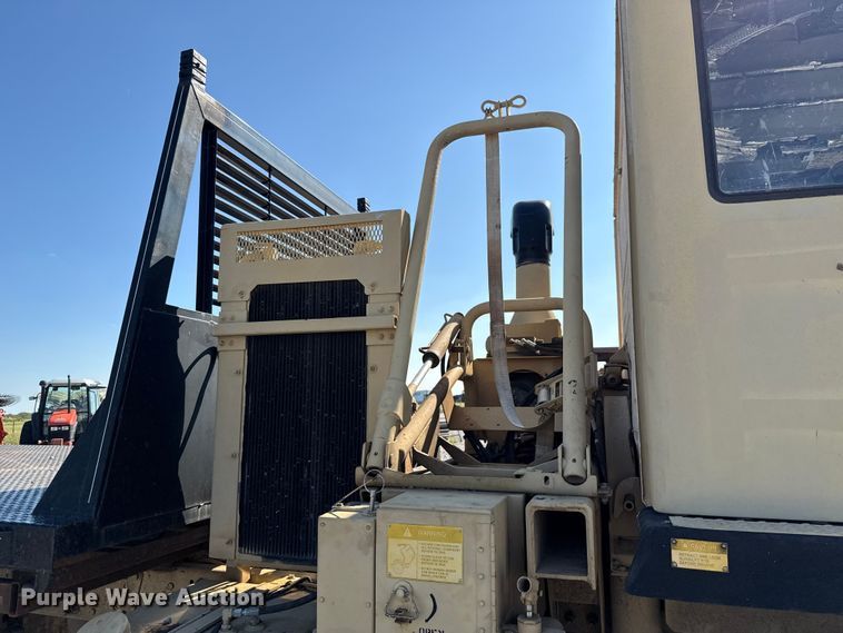 image for item EH7511 2001 Stewart Stevenson M1088A1 flatbed truck