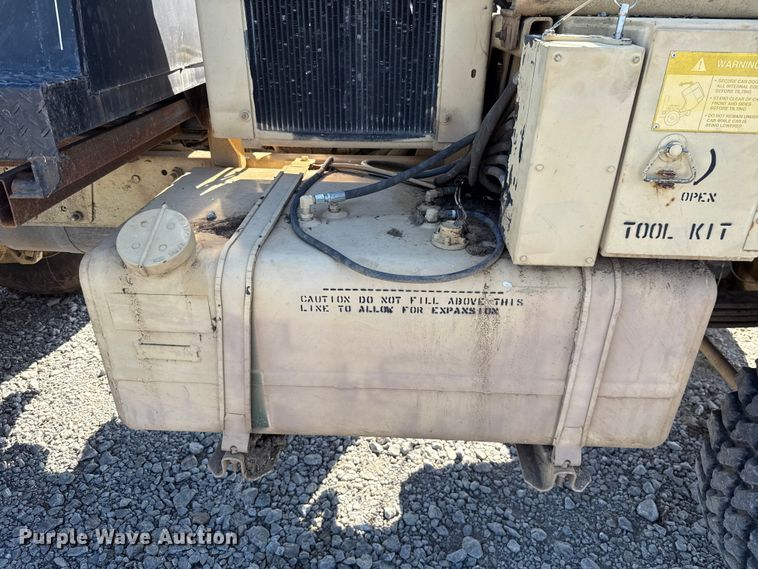 image for item EH7511 2001 Stewart Stevenson M1088A1 flatbed truck