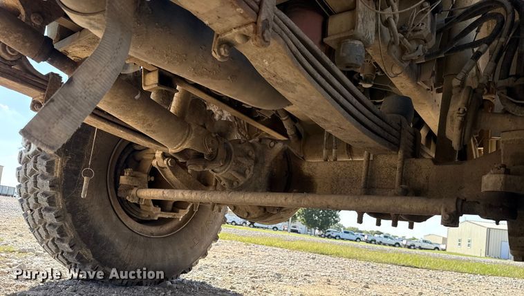 image for item EH7511 2001 Stewart Stevenson M1088A1 flatbed truck