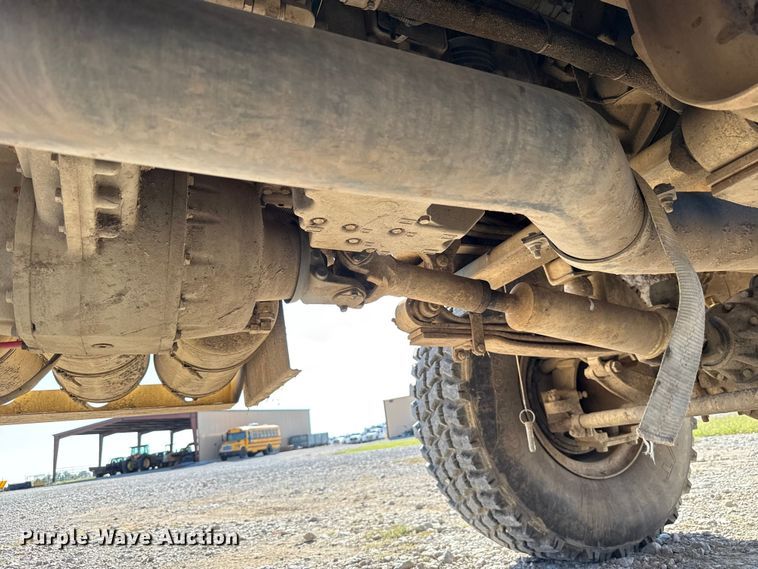 image for item EH7511 2001 Stewart Stevenson M1088A1 flatbed truck