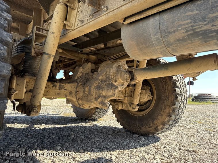 image for item EH7511 2001 Stewart Stevenson M1088A1 flatbed truck