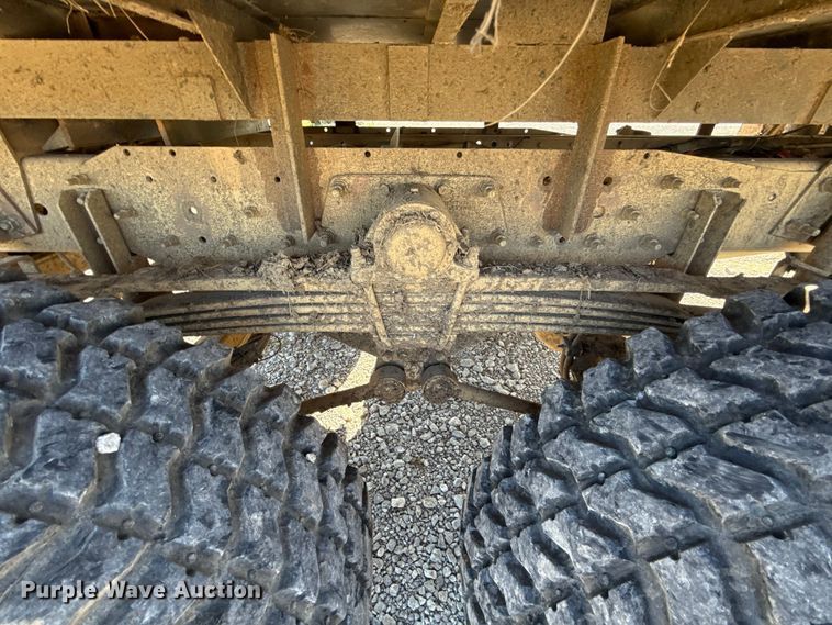 image for item EH7511 2001 Stewart Stevenson M1088A1 flatbed truck