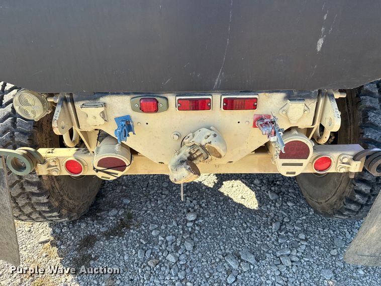 image for item EH7511 2001 Stewart Stevenson M1088A1 flatbed truck