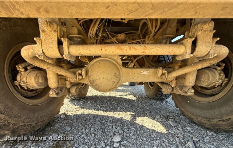 image for item EH7511 2001 Stewart Stevenson M1088A1 flatbed truck