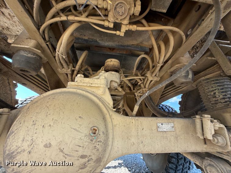 image for item EH7511 2001 Stewart Stevenson M1088A1 flatbed truck