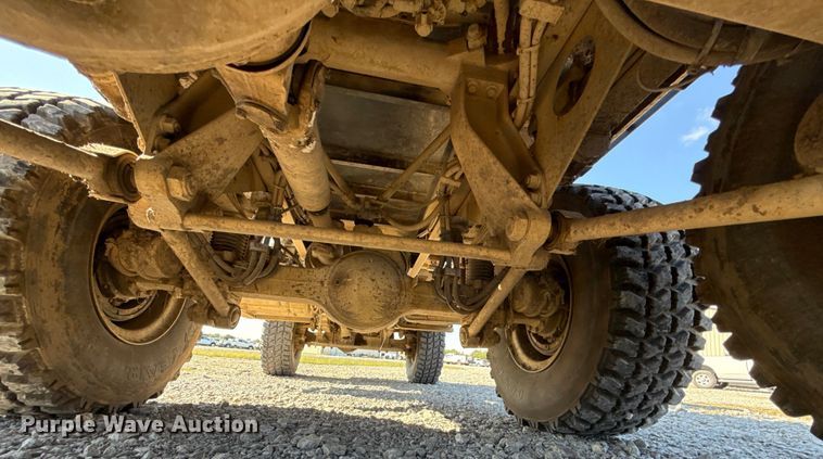 image for item EH7511 2001 Stewart Stevenson M1088A1 flatbed truck