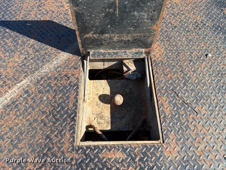 image for item EH7511 2001 Stewart Stevenson M1088A1 flatbed truck