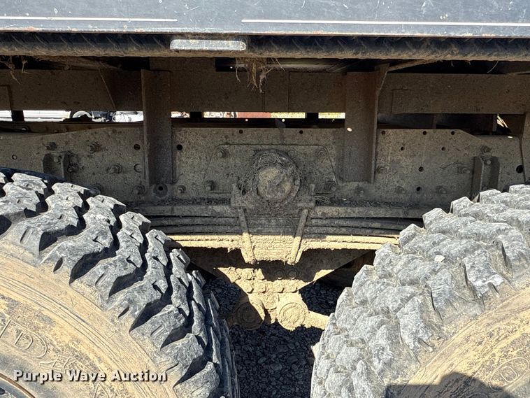 image for item EH7511 2001 Stewart Stevenson M1088A1 flatbed truck