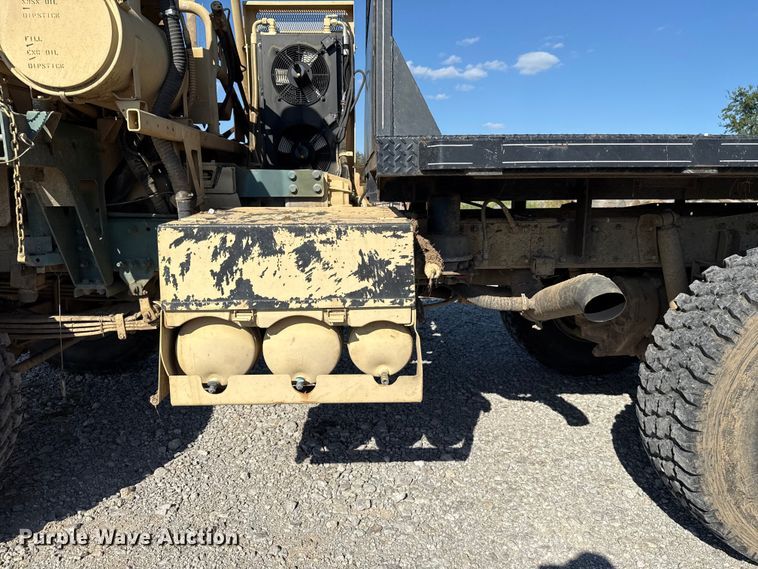 image for item EH7511 2001 Stewart Stevenson M1088A1 flatbed truck