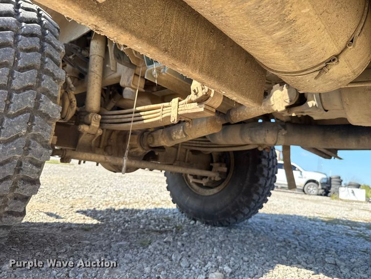 image for item EH7511 2001 Stewart Stevenson M1088A1 flatbed truck